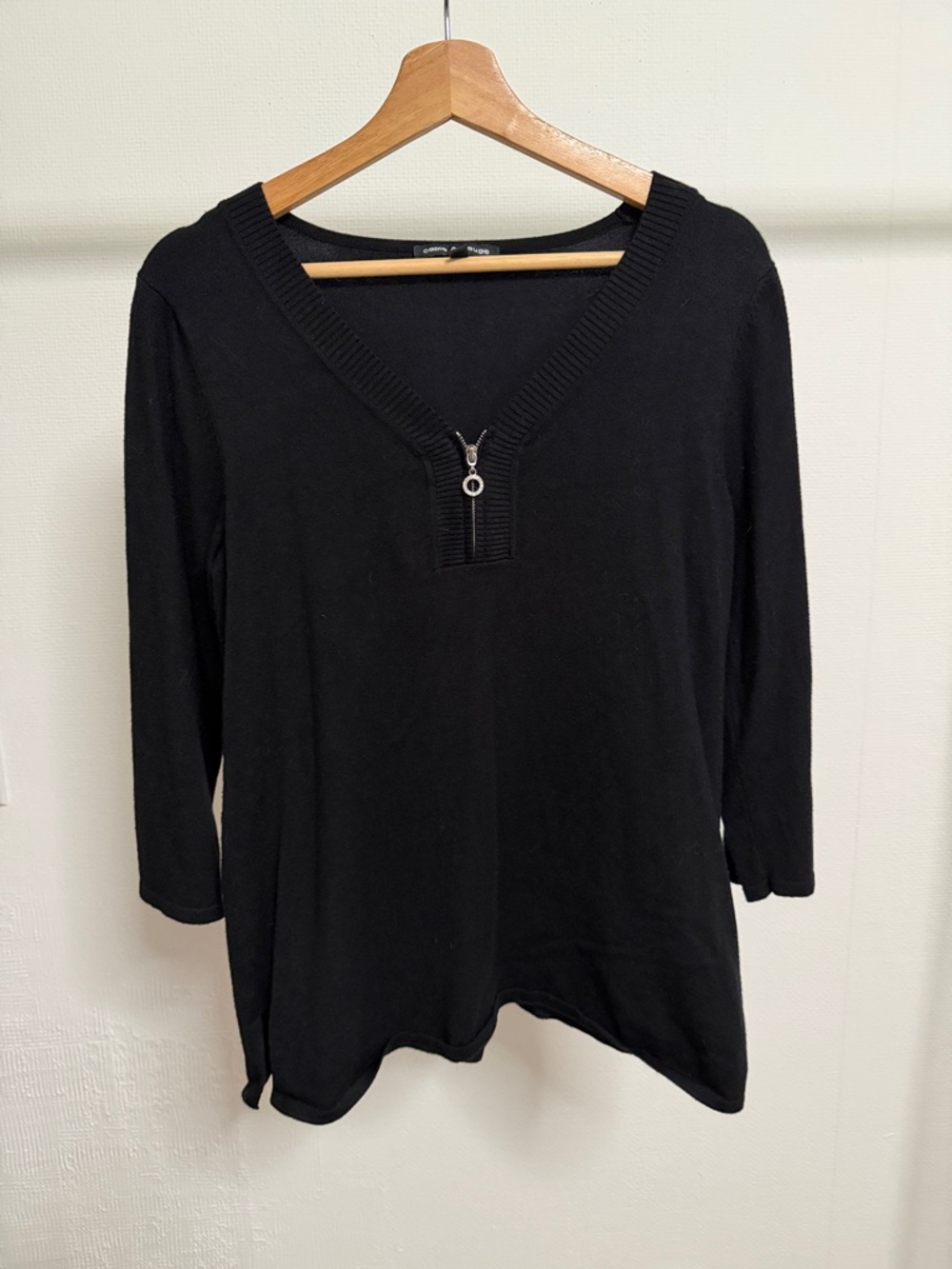 Cable & Gauge Black V-Neck Zip Sweater